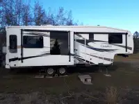 4 season WINTER PACKAGE 5th wheel with 2 big slide-outs