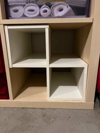 Deux accessoires IKEA pour bibliotheque