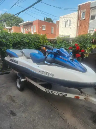 Seadoo LVR DI 4 places vient avec 2 ceintures , et encre, tres propre àvec 462 au conteur et bague d...