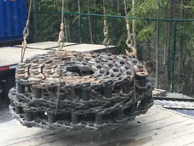 Unused Qty Of Track Links. Includes (32) rollers, (4) top rollers, (4) sprockets. Fits: Komatsu PC25...