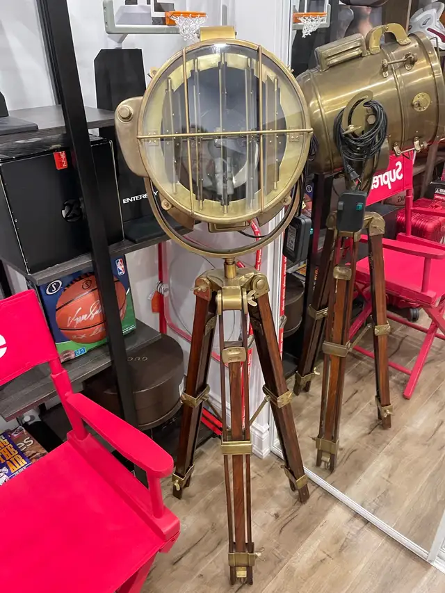 Brass Floor lamp in Indoor Lighting & Fans in Markham / York Region - Image 7