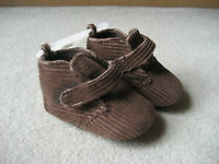 BRAND NEW BABY GAP BOOTIE - SIZE 6-12 MOS