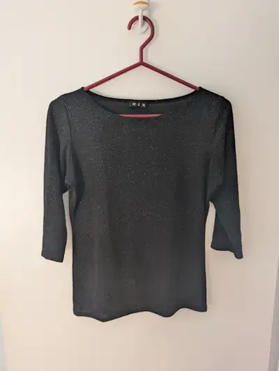 Joli chandail léger chic noir avec brillants, View more