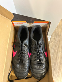 Nike soccer cleats size 5