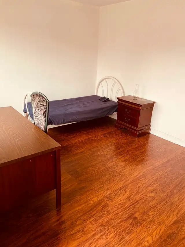 One bed room for rent in Montreal