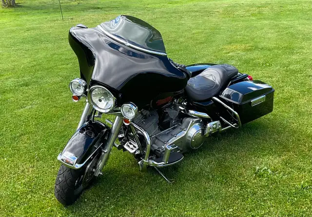 2007 Harley Davidson FHT in Touring in St. Catharines - Image 9