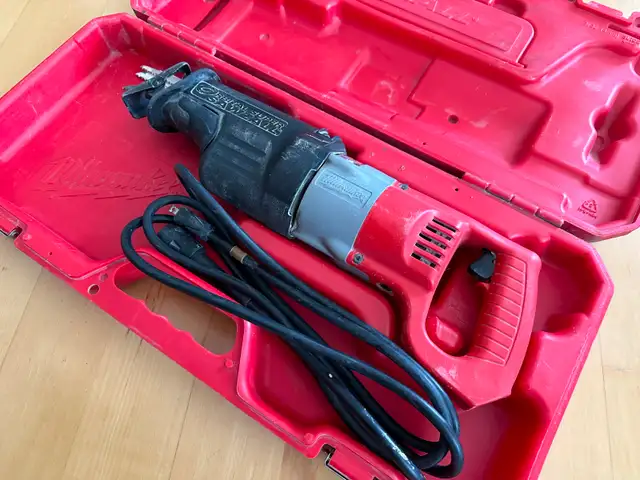 Milwaukee Tool 12 Amp SAWZALL Reciprocating Saw with Case in Power Tools in City of Toronto - Image 10