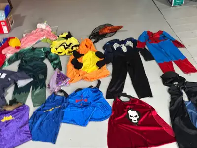 Plusieurs costumes d’Halloween pour tout petits aller jusqu’à 4-, View more