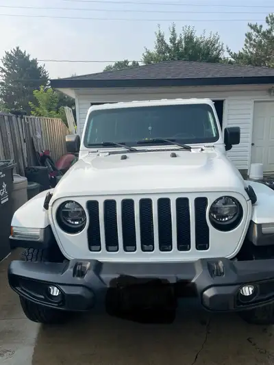 Selling wife’s beautiful Jeep Wrangler Unlimited. One owner and super low kms. Was brought in it to...