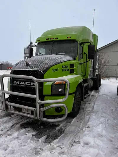 Heavy spec Mack Anthem MP8 with 12 speed Automatic Transportation, 770000kms. Truck equipped with we...