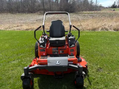Kubota ZD1211 25hp diesel mower, with 60” side discharge mower deck. Only 1346 hrs. Comes with new s...