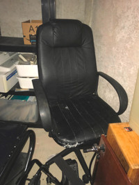 PLEATHER COMPUTER DESK CHAIR ROLLS GREAT RECLINES GREAT NO SMELL