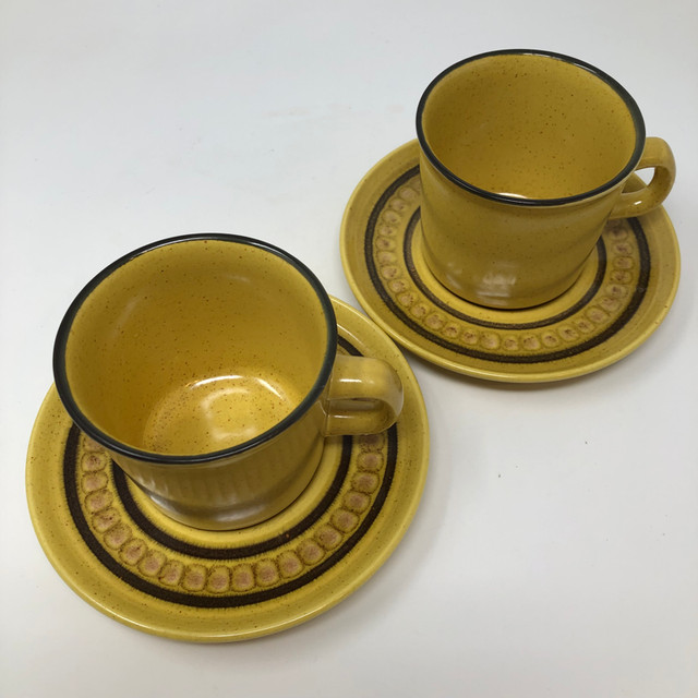 Franciscan England Honeycomb Coffee Cup & Saucer Pair in Arts & Collectibles in Kitchener / Waterloo - Image 2