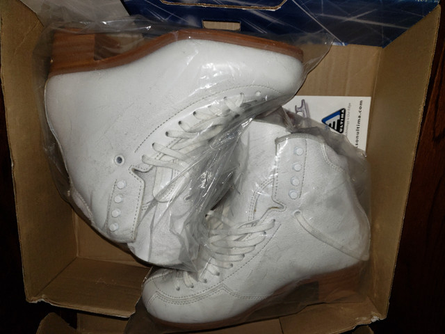 NEW Jackson DJ3010 Sz. 6C White Skate Boots Dance Synchro in Skates & Blades in Oshawa / Durham Region - Image 3