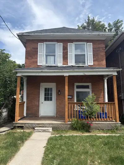 Student accommodation available immediately. 38 Lafayette St. Rear. Bright Studio apartment with upd...