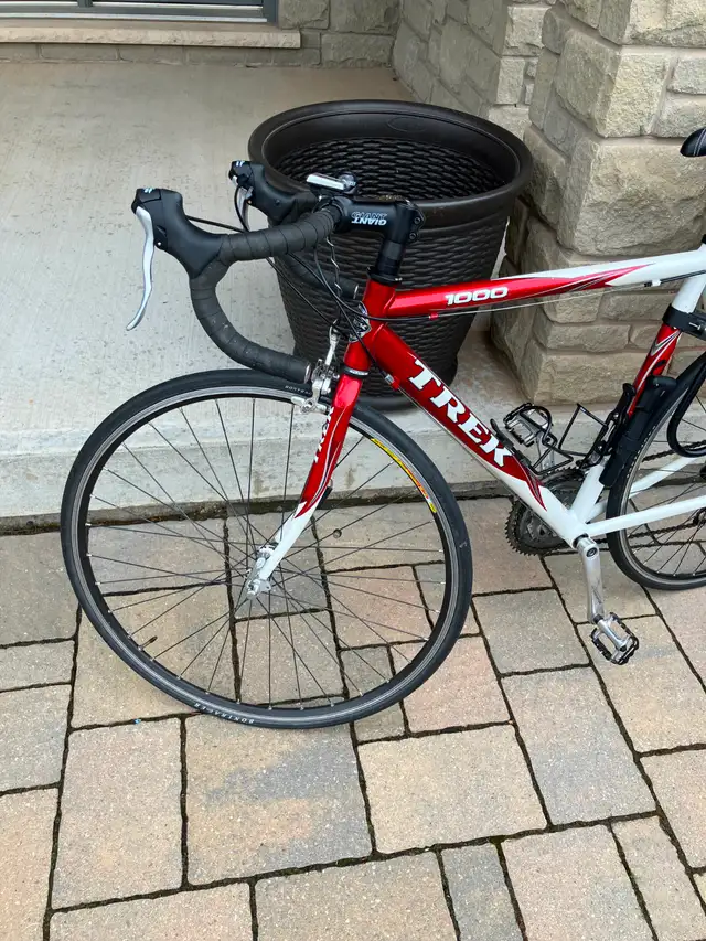 Trek 1000 Road Bike – Shimano Sora, Alpha Aluminum, Size 54 in Road in Oakville / Halton Region - Image 4