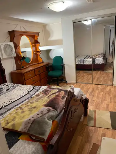 Private room fully furnished (GIRL ONLY) Malton Mississauga 5 mins walk to bus stop and Westwood mal...