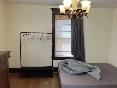 LOW RENT! Bright and spectacular ground-floor private bedroom. Utilities & Parking included. Shared...