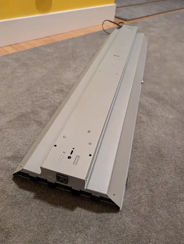 4 ft. Shop Light / Grow Light with 4 Grow Bulbs in Indoor Lighting & Fans in St. Albert - Image 7