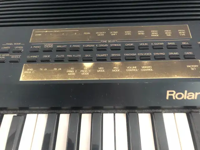 ROLAND KR-55 PIANO in Pianos & Keyboards in Longueuil / South Shore - Image 3