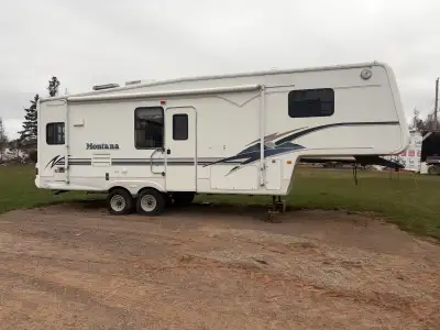 Camper needs a little TLC. Slide outs work little rott on the larger slide out be a great project ca...