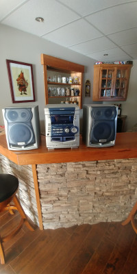 Aiwa 3 cd, cassette,  AM FM compact stereo system