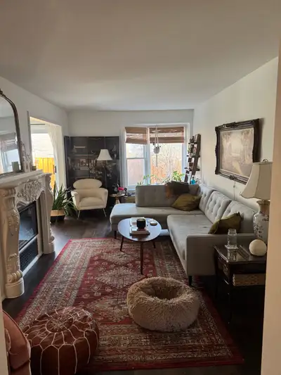 -luxury townhouse 3 bedroom 3 bathroom -I’m between Toronto and Burlington half the week -entire hou...