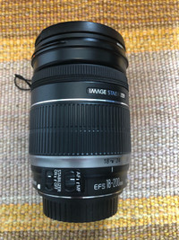 Canon EF-S 18-200mm f/3.5-5.6 Zoom Lens for Canon DSLR 