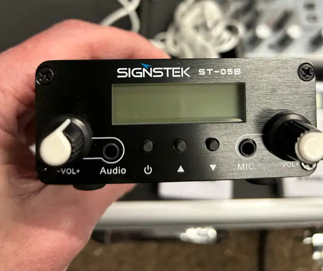 Basic single channel in ear monitor in Pro Audio & Recording Equipment in London - Image 3