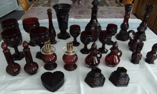 Avon Cape Cod rouge in Arts & Collectibles in Edmundston - Image 2