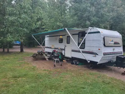 Roulotte Sunline Solaris 1996 super propre. Couche jusqu'à 7 confortablement : - Une chambre des maî...