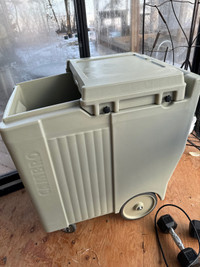 Cambro ice chest, very clean