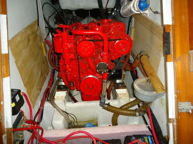 Sailboat Jeanneau Sun Fizz 1985 in Sailboats in Laval / North Shore - Image 9