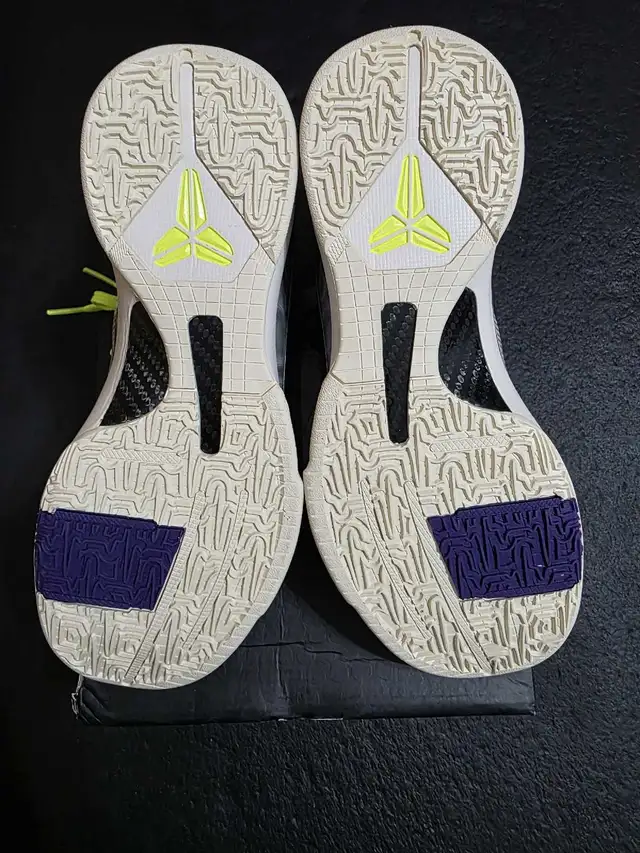 Kobe 5 PJ Tucker size 8 in Men's Shoes in Mississauga / Peel Region - Image 7