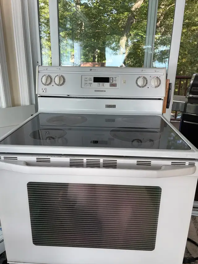 Maytag Stove  - Very nice condition $150 in Stoves, Ovens & Ranges in Belleville - Image 3