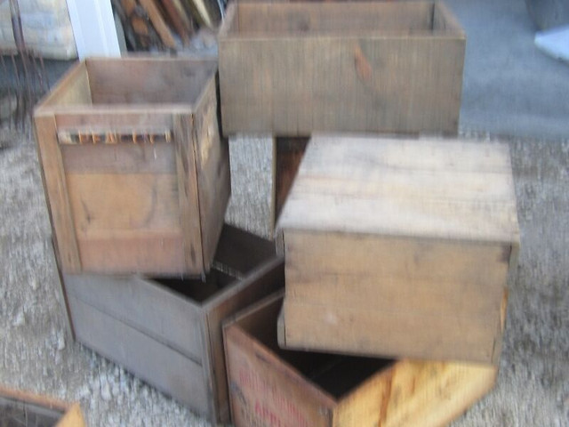 BUNCH OF OLD SOLID WOOD BOX CRATES $6 to $20 EACH in Arts & Collectibles in Winnipeg