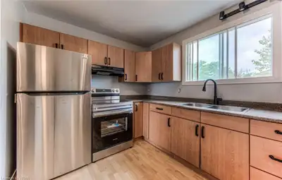 3+1 Bedrooms and 2 Full Baths town house. 4 parkings included : 1 Garage + 3 Driveway. Centrally loc...