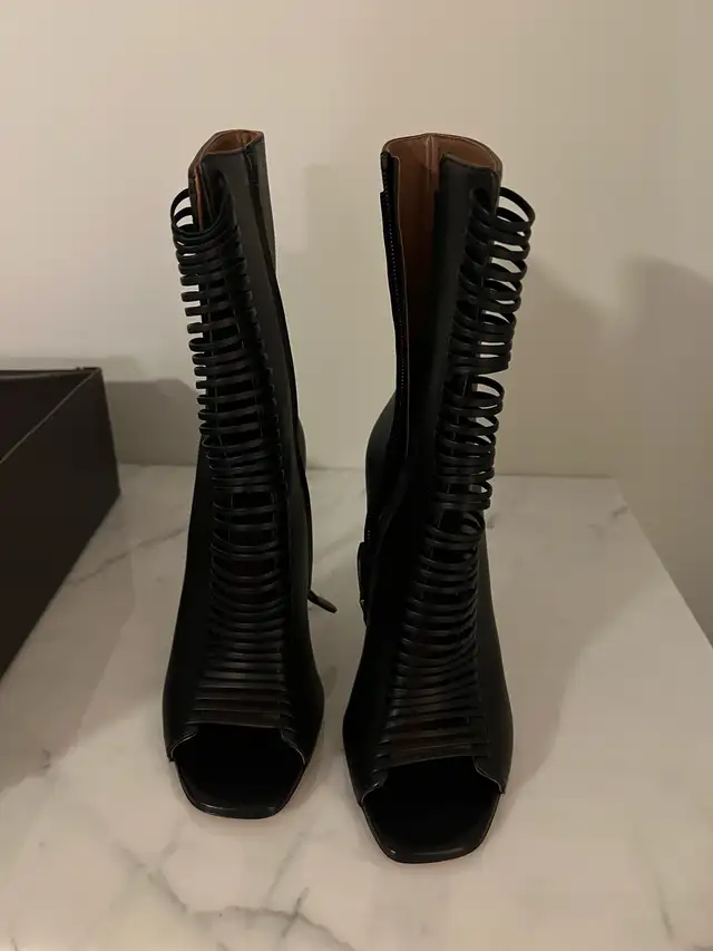 women’s Designer Shoes in Women's - Shoes in Hamilton - Image 3