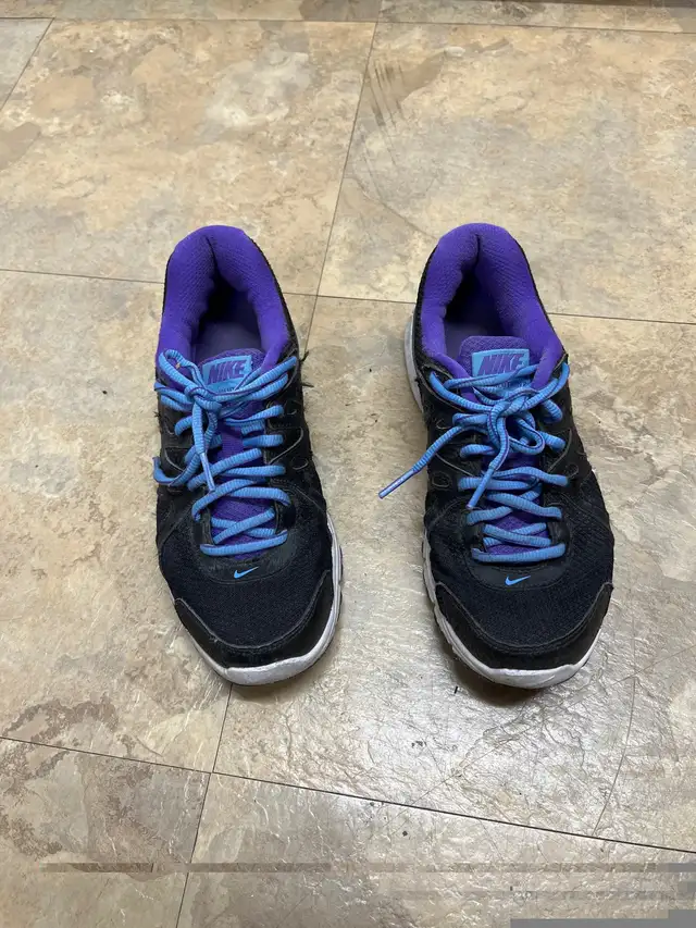  Ladies Nike, black with purple and blue accents, size 6.5 $15 in Women's - Shoes in Kitchener / Waterloo - Image 4