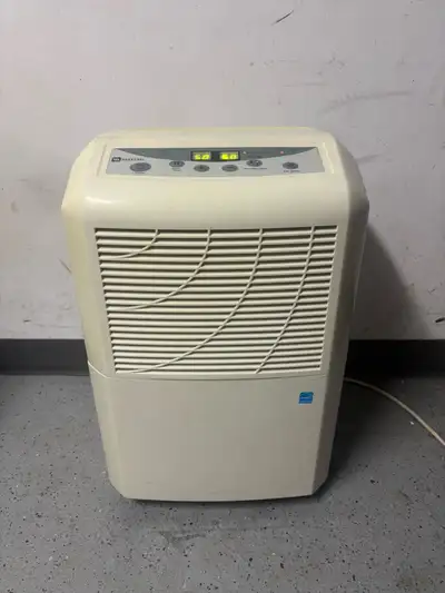 Ce déshumidificateur Maytag 45 pintes est parfait pour maintenir un environnement confortable et sec...