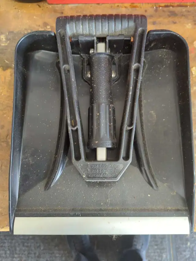 SnoTool Snow Shovel in Outdoor Tools & Storage in Leamington - Image 2