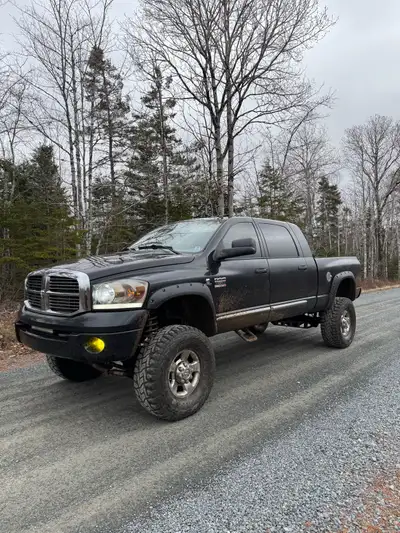 2008 dodge ram 2500 megacab, 6.7 Cummins 6 speed auto, 4x4 , Laramie fully loaded, heated seats, fac...
