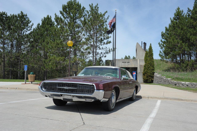 1967 Ford Thunderbird needs new home in Classic Cars in Renfrew - Image 2