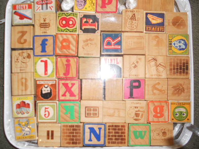 Vintage wood building blocks set of approx 50 in Toys & Games in Kitchener / Waterloo - Image 2