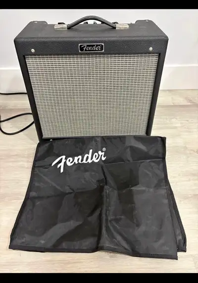Selling a Fender Blues Junior guitar amplifier in great condition, known for its warm tube tone and...