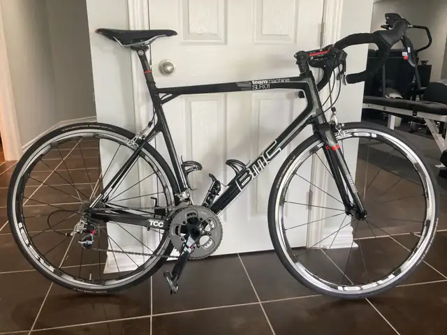 2012 BMC Teammachine SLR01 SRAM Red in Road in Ottawa - Image 3