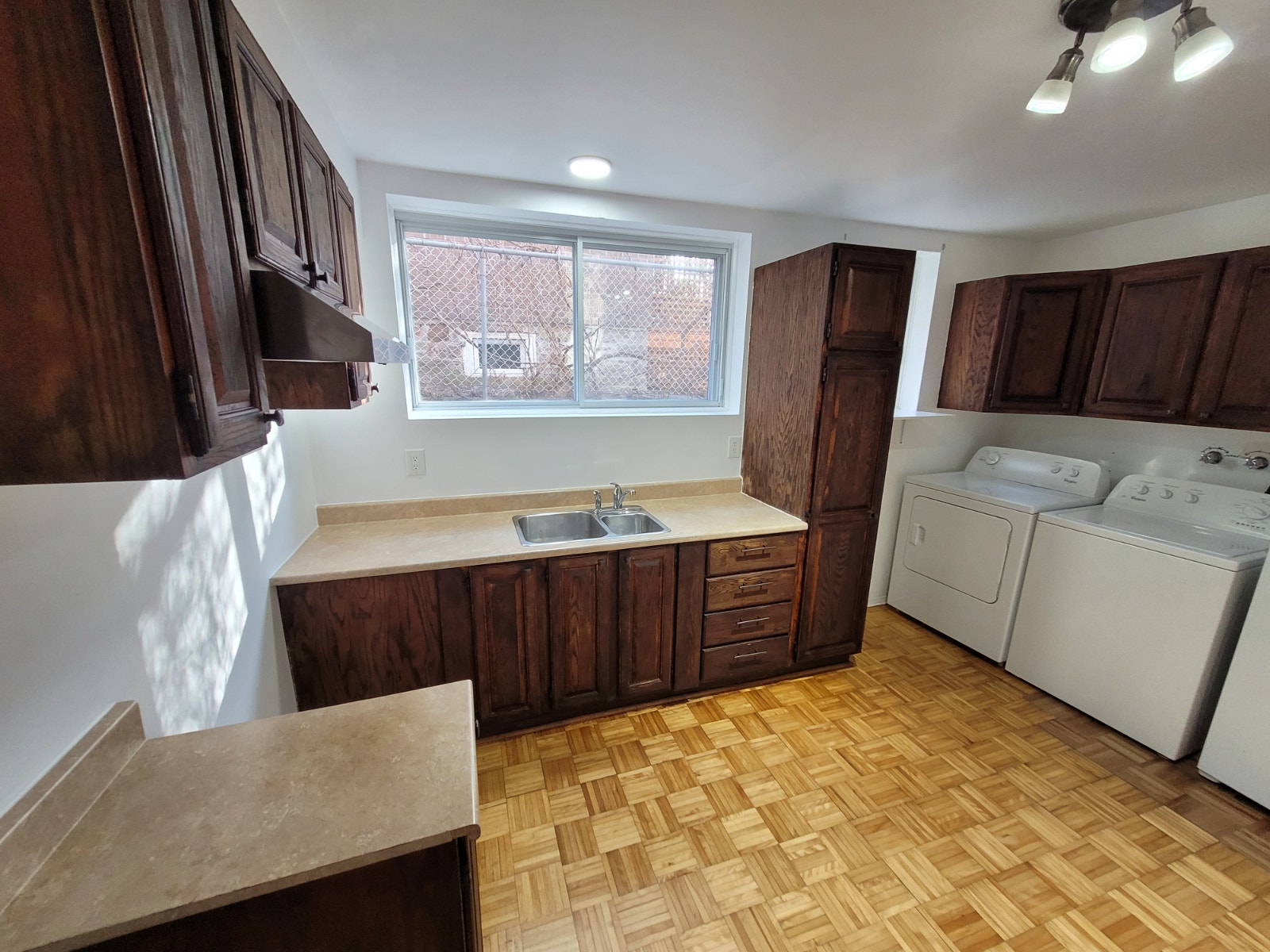 3½ AHUNTSIC, rénové, 1 chambre fermée, Gouin Est, 1 050 $ / mois — photo 3