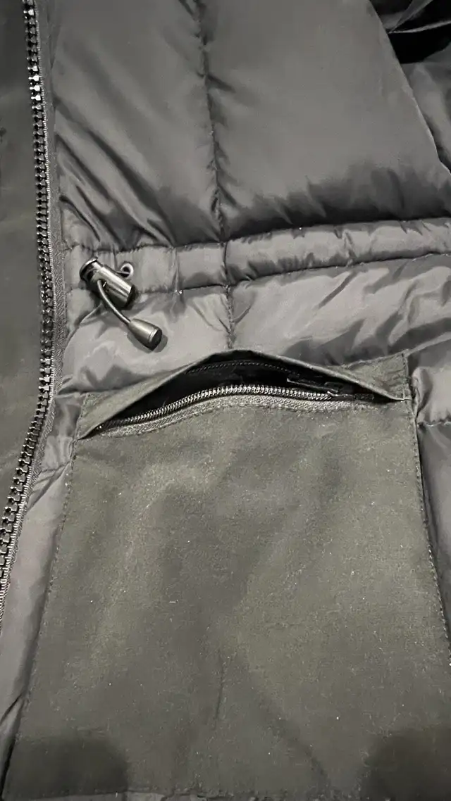 Canada goose duck down jacket - woman size S in Women's - Tops & Outerwear in Calgary - Image 8