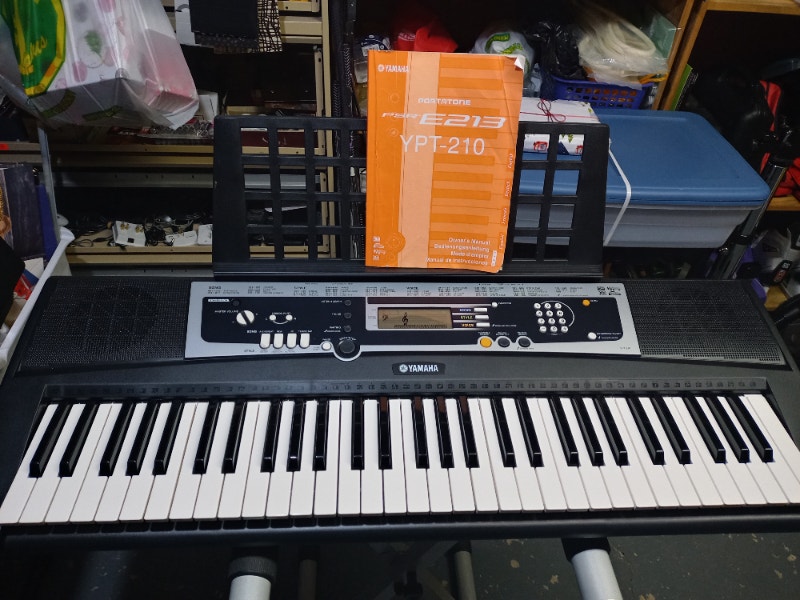 Yamaha keyboard. YPT 210 Pianos et claviers Ville de Montréal Kijiji