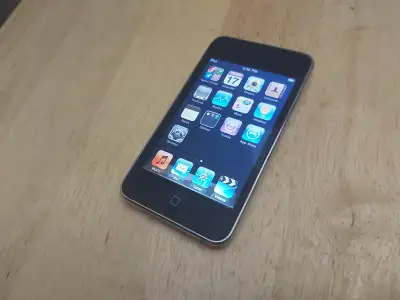 Apple iPod Touch A1288 . 8 GB..2nd Generation . Speaker built in, View more